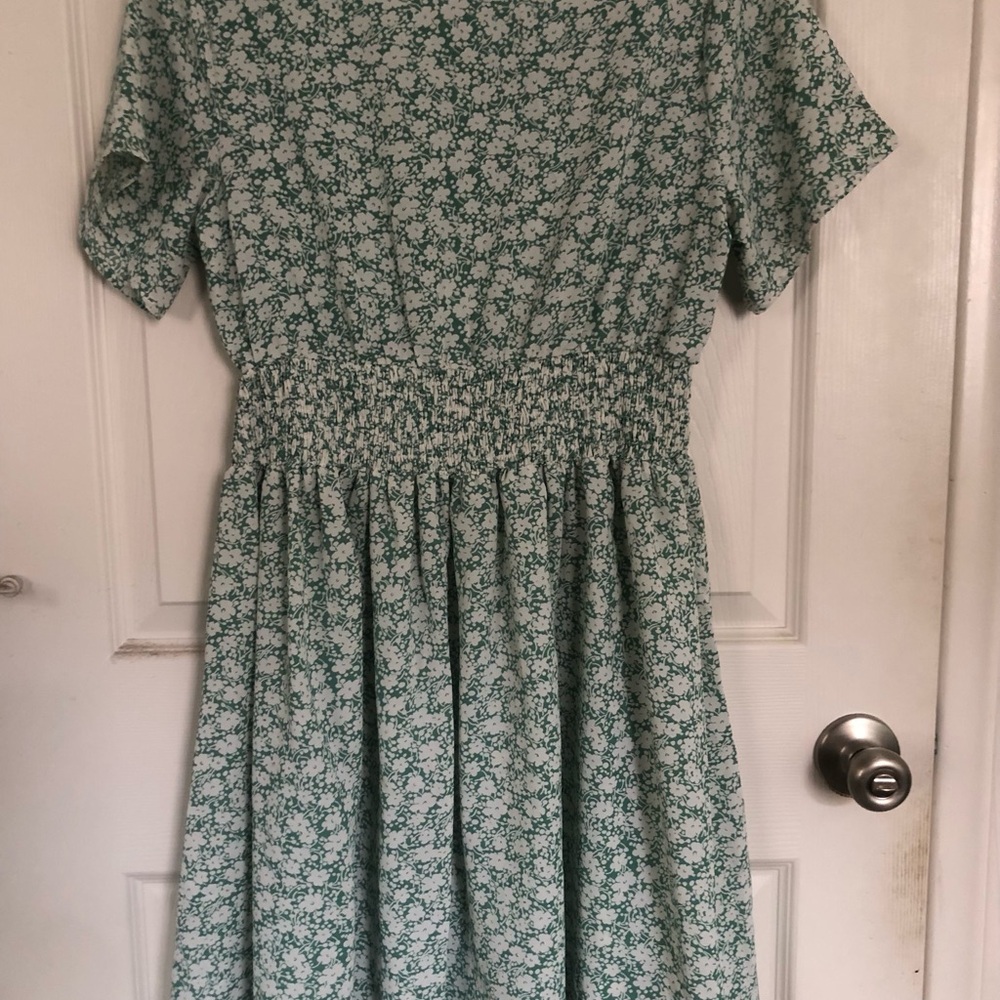 SHEIN Green Floral Patterned Top